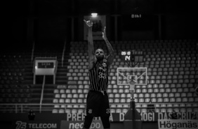 Malcolm Miller durante partida de basquete entre Corinthians e Mogi