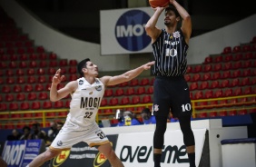 Pedro Nunes durante partida de basquete entre Corinthians e Mogi