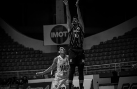 Pedro Nunes durante partida de basquete entre Corinthians e Mogi