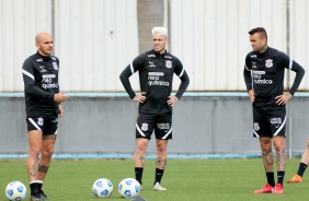 Fbio Santos, Roger Guedes e Luan durante treino no CT Joaquim Grava