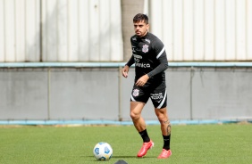 Fagner durante treinamento do Corinthians no CT Joaquim Grava