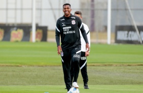 J durante treinamento do Corinthians no CT Joaquim Grava