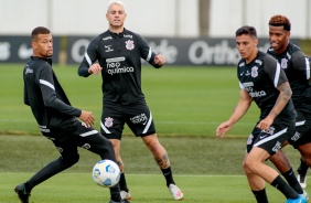 Joo Victor, Roger Guedes, Mantuan e Gil durante treinamento do Corinthians no CT