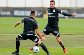 Luan durante treinamento do Corinthians no CT Joaquim Grava