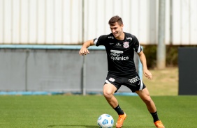 Lucas Piton durante treinamento do Corinthians no CT Joaquim Grava