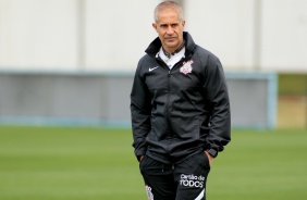 Sylvinho no treinamento do Corinthians no CT Joaquim Grava