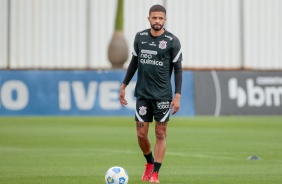 Vitinho durante treinamento do Corinthians no CT Joaquim Grava