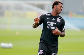 Zagueiro Gil durante treinamento do Corinthians no CT Joaquim Grava