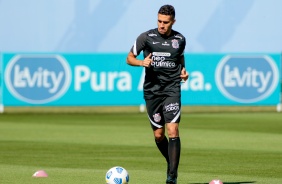 Gabriel segue treinando forte no CT Joaquim Grava no dia do aniversrio do Corinthians