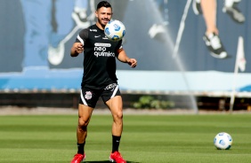 Giuliano segue treinando forte no CT Joaquim Grava no dia do aniversrio do Corinthians