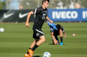 Piton segue treinando forte no CT Joaquim Grava no dia do aniversrio do Corinthians