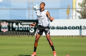 Raul Gustavo segue treinando forte no CT Joaquim Grava no dia do aniversrio do Corinthians