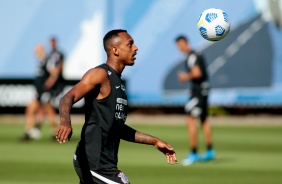 Raul Gustavo segue treinando forte no CT Joaquim Grava no dia do aniversrio do Corinthians