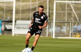 Renato Augusto em dia de treinamento no CT do Corinthians