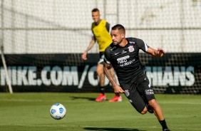 Renato Augusto segue treinando forte no CT Joaquim Grava no dia do aniversrio do Corinthians