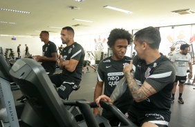 Renato, Fagner e Willian em mais um dia de treinos no CT do Corinthians