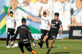 Volante Roni segue treinando forte no CT Joaquim Grava no dia do aniversrio do Corinthians