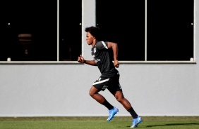 Willian j treina no CT do Corinthians