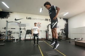 Willian treinando no CT Joaquim Grava