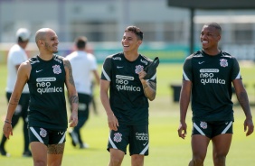 Fbio Santos, Mantuan e Xavier durante treino no CT do Corinthians