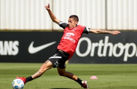 Gabriel Pereira durante treino no CT do Corinthians