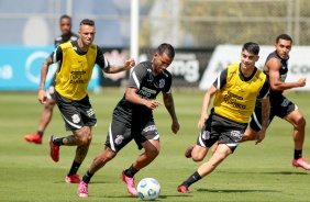 Luan, Marquinhos, Araos e Du durante treino no CT do Corinthians