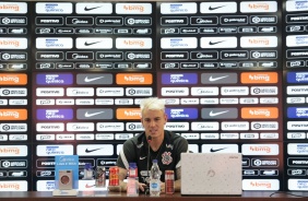 Roger Guedes concede entrevista coletiva no CT do Corinthians