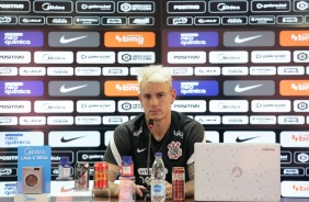 Roger Guedes concede entrevista coletiva no CT do Corinthians