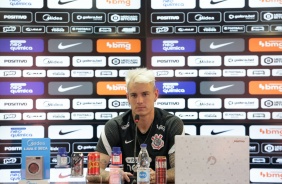 Roger Guedes concede entrevista coletiva no CT do Corinthians