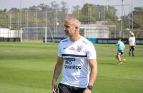 Sylvinho em mais um dia de treinamentos no CT do Corinthians