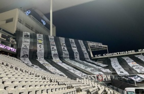 111 bandeiras de dolos do Corinthians no jogo contra o Juventude