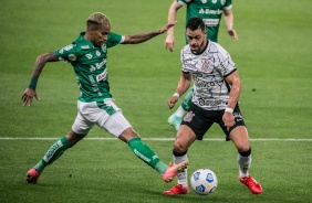 Meia Giuliano durante jogo entre Corinthians e Juventude, pelo Brasileiro