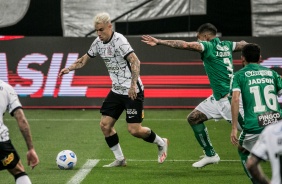 Roger Guedes fez sua estreia como titular no jogo entre Corinthians e Juventude