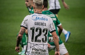 Róger Guedes trajando a camisa 123 durante jogo entre Corinthians e Juventude