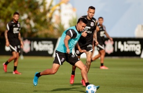Cantillo e Luan durante treino do Corinthians no CT Joaquim Grava