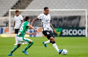 J atuando no jogo entre Corinthians e Juventude, pelo Campeonato Brasileiro