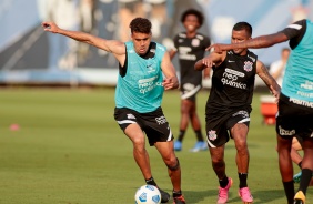 Léo Santos durante treino do Corinthians no CT Joaquim Grava
