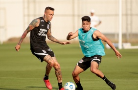 Luan e Roni durante treino do Corinthians no CT Joaquim Grava