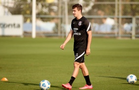 Lucas Piton durante treino do Corinthians no CT Joaquim Grava