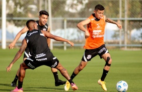 Roni e Adson durante treino do Corinthians no CT Joaquim Grava