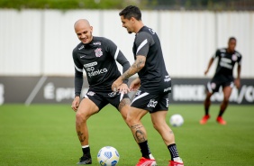 Fbio Santos e Fagner em mais um dia de treinamentos no CT do Corinthians