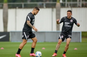 Joo Pedro e Gustavo Silva em mais um dia de treinamentos no CT do Corinthians