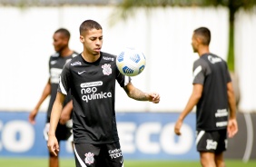 Jovem Gabriel Pereira em mais um dia de treinamentos no CT do Corinthians