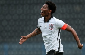 Warian comemora gol no jogo entre Corinthians e Grmio, pelo Brasileiro de Aspirantes