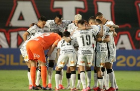 Elenco durante empate entre Corinthians e Atlético-GO, pelo Campeonato Brasileiro