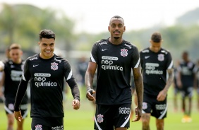 Roni e Raul durante ltimo treino do Corinthians para jogo do incio do returno do Brasileiro