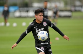 Ángelo Araos durante tarde de treinos do Corinthians no CT Joaquim Grava