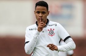 Arthur Sousa durante jogo entre Corinthians e Nacional-SP pelo Paulista Sub-20