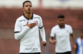 Arthur Sousa durante jogo entre Corinthians e Nacional-SP pelo Paulista Sub-20