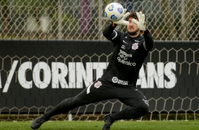 Caíque França durante tarde de treinos do Corinthians no CT Joaquim Grava